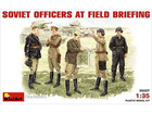 [1/35] SOVIET OFFICERS AT FIELD BRIEFING